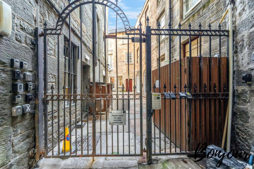 Spacious 2Br-1Ba - Grassmarket - Free Parking By Bonjour Residences אדינבורו מראה חיצוני תמונה