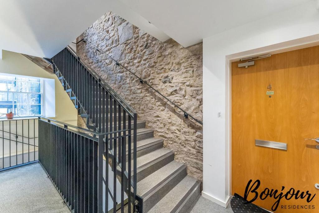 Spacious 2Br-1Ba - Grassmarket - Free Parking By Bonjour Residences אדינבורו מראה חיצוני תמונה